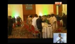 Le chef de l 'Etat SEM Alassane Ouattara offre un dîner au couple présidentiel nigerian
