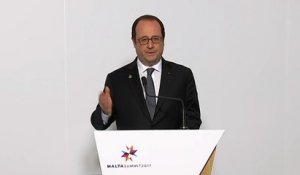 Attaque au Louvre : "un acte dont le caractère terroriste ne fait guère de doute", déclare François Hollande