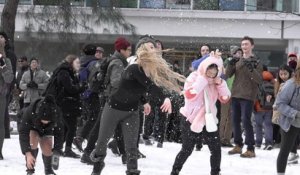 3000 participants à la bataille de boules de neige d'une université