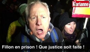 "Fillon, en prison !" crient les manifestants au meeting de François Fillon à Poitiers