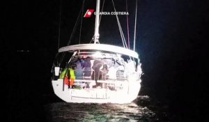 Italie: 89 migrants secourus dans un voilier de 15 m2