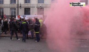VIDEO. Les pompiers de l'Indre manifestent
