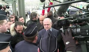 Émeutes: Le Roux rencontre les policiers à Sarcelles