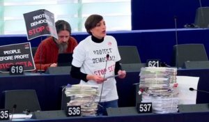 Les manifestations, t-shirts et panneaux des eurodéputés contre le CETA n'auront pas suffi