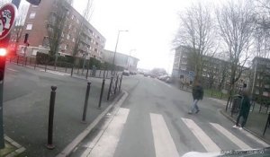 L'agent de la mairie de Lille protégée par la Police municipale contre un cycliste