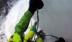 Quand la moitié de la cascade de glace que tu escalades s'effondre... Flippant!