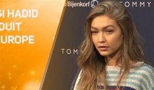 Gigi Hadid continue sa tournée triomphale