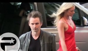 Matthew Bellamy (Muse) à Paris avec sa nouvelle compagne Elle Evans qui essaye de fuir les caméras