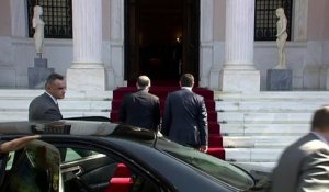 A Athènes, Cazeneuve exprime sa "confiance" à la Grèce