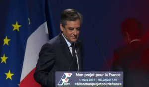 Fillon à ses partisans : "n'abdiquez pas !"