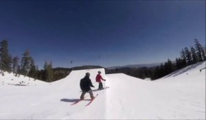 Un skieur pas content dégage un enfant à coup d'épaule parce qu'il lui a coupé la route