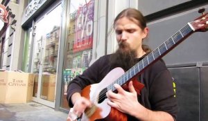 Ce guitariste de rue a attiré l'attention des internaute et ça se comprend