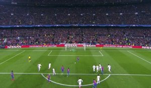 Barcelone - PSG - But de Messi sur penalty