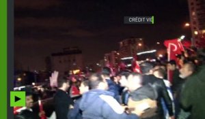 Turquie : des manifestants jettent des œufs à l'ambassade hollandaise d'Ankara