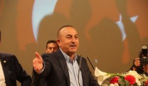 Un millier de personnes à Metz-Congrès pour accueillir le ministre turc refoulé des Pays-Bas