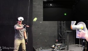 Il attrape une vraie balle mais en réalité virtuelle