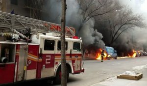Incendie de 8 voitures dans une rue de New York à cause d'essence !