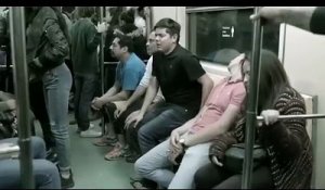 Des places avec des pénis incorporés dans le métro au Mexique