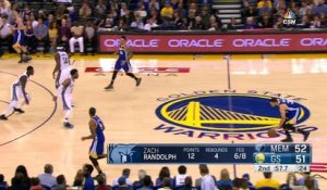 NBA : Stephen Curry s’amuse avec Mike Conley et Zach Randolph et délivre une passe magique !