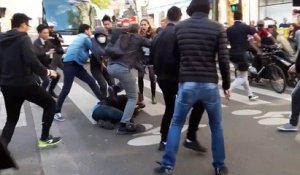 Des manifestants chinois tabassent un pickpocket en pleine rue à Paris