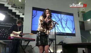 Tess chante « Love Gun » en live au Parisien