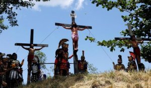 Filipino Catholics crucify themselves in a biblical reenactment