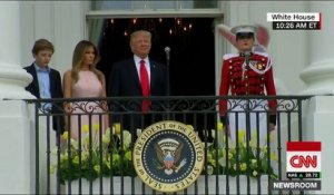 Quand Melania rappelle à l'ordre son mari, Donald Trump, pendant l'hymne national à la Maison Blanche