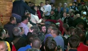 Macédoine: des manifestants font irruption au Parlement