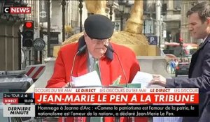 Les images du discours de Jean-Marie Le Pen qui tourne au fiasco à Paris devant la statue de Jeanne d'Arc