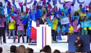 Emmanuel Macron : "Dupont-Aignan avait déjà perdu ; le voilà déshonoré !"