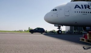 Un Porsche Cayenne tire un airbus A380 à Paris... Nouveau record du monde