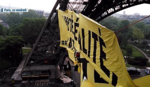 Greenpeace dévoile ses images de la banderole anti-FN sur la Tour Eiffel