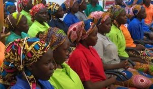 Nigeria: le président reçoit les 82 lycéennes de Chibok libérées