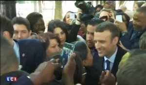 Emmanuel Macron : Premier bain de foule pour le président élu (vidéo)