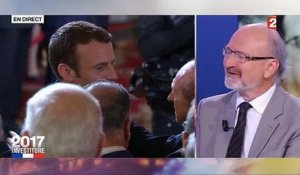 L'émotion forte de Gérard Collomb, Maire de Lyon, au bord des larmes en saluant Emmanuel Macron