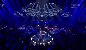 Un homme montre son popotin lors de la finale de l'édition 2017 de l'Eurovision