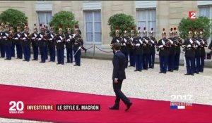 Emmanuel Macron impose son style à l'Elysée