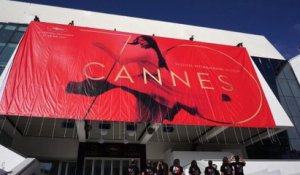 L'affiche du festival de Cannes déployée