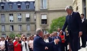La passation de pouvoirs entre Stéphane Le Foll et Jacques Mézard, ministre de l'Agriculture et de l'Alimentation