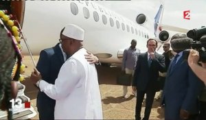 Au Mali, Emmanuel Macron enfile le costume de chef des armées