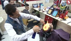 Égypte : le coiffeur qui met le feu, au nom du style