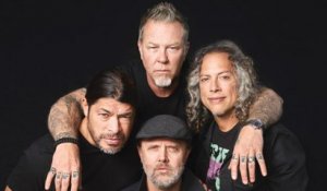 Metallica Pay Tribute to Chris Cornell During Boston Show | Billboard News