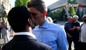 Un baiser collectif pour soutenir les Tchétchènes homosexuels