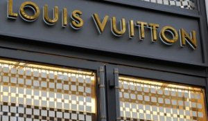 Public Buzz : Il filme en direct le braquage d'une boutique Louis Vuitton et diffuse la vidéo. Impressionnant !