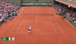 Roland-Garros 2017 : Jérémy Chardy assure en coup droit contre Radu Albot (2-6, 4-5)