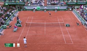 Roland-Garros 2017 : Ca se complique très sérieusement pour Tsonga (5-7, 4-6)