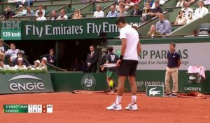 Roland-Garros 2017 : Quand Djokovic passe ses nerfs sur l'arbitre (7-5, 3-6, 6-3, 0-4)
