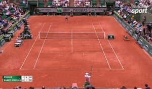 Roland-Garros 2017 : Pouille enflamme le Lenglen face à Ramos ! (2-6, 6-3)