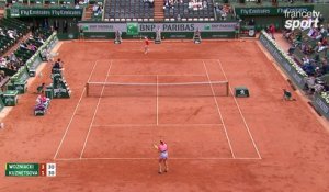 Roland-Garros 2017 : La belle volée de Wozniacki pour se détacher de Kuznetsova ! (3-1)