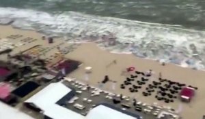 Un mini-tsunami frappe une plage au Pays-Bas et surpris des touristes